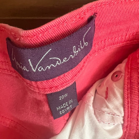 right. below the knee crop pants - Picture 2 of 2